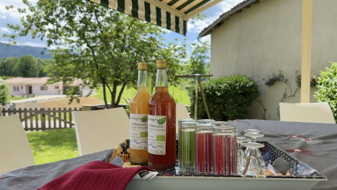 31G100588-a8e3a5098b674870b3d6056e14001fc0