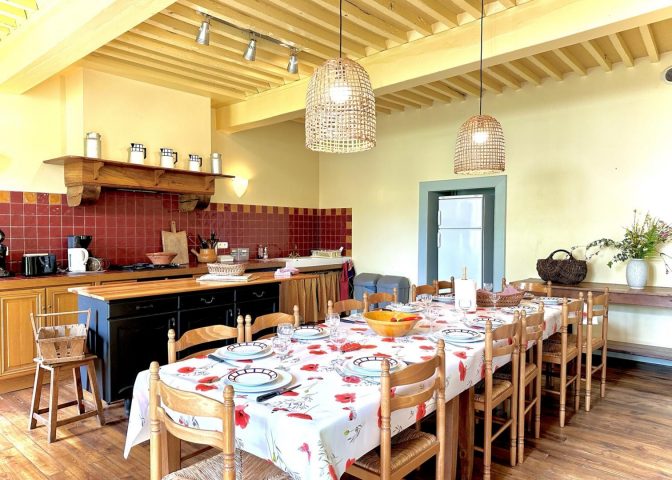 31G100588-af5e5155456c479abb369fa06b271fe8