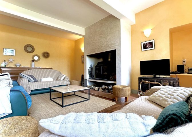 31G100588-f8eacbd23b494dbdb9e571f73628bd06