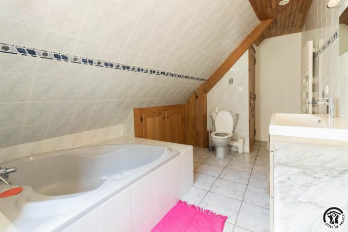 31G100612-0d5c640cdf3c4ba8aae594b0cb4cd390