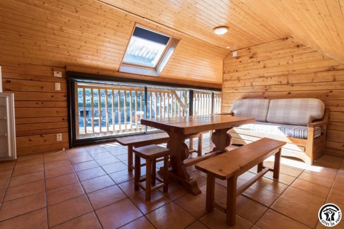 31G100612-1fd6a95f913d407c8d5795f40edf98ea