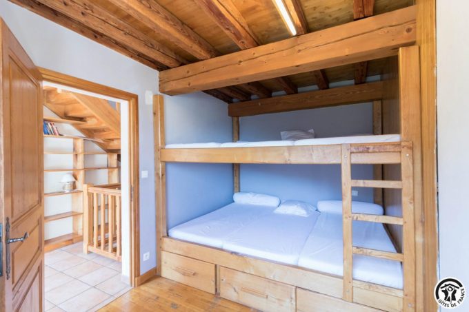 31G100612-4076293381e74858b3de33d9dc03acfa