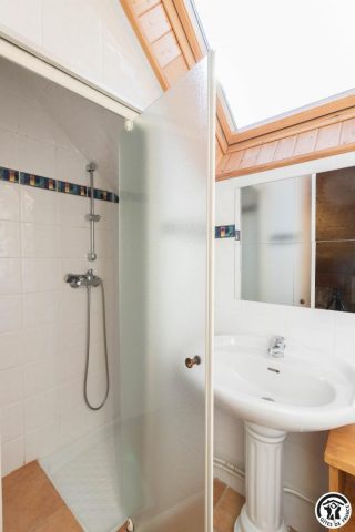 31G100612-85356863f03a420385ed3f021bb3cf22