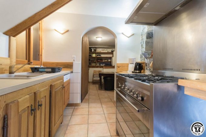 31G100612-91d781f9ced34541ae2049b756193399