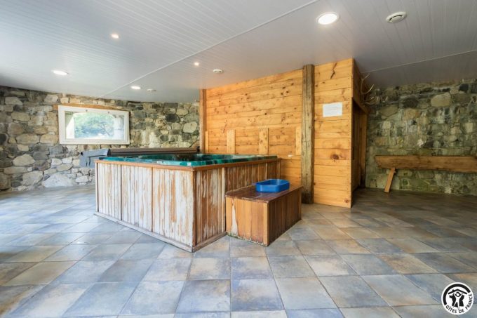 31G100612-965e3ed8f14a45efa8a0d9dcbac76798