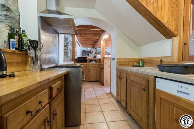 31G100612-f38682f894534d26870fd85941e85bee