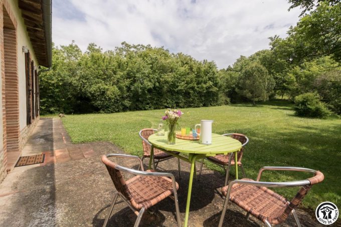 31G100621-3a7b4cb861f0479bb77a3ce0b93b8ac1