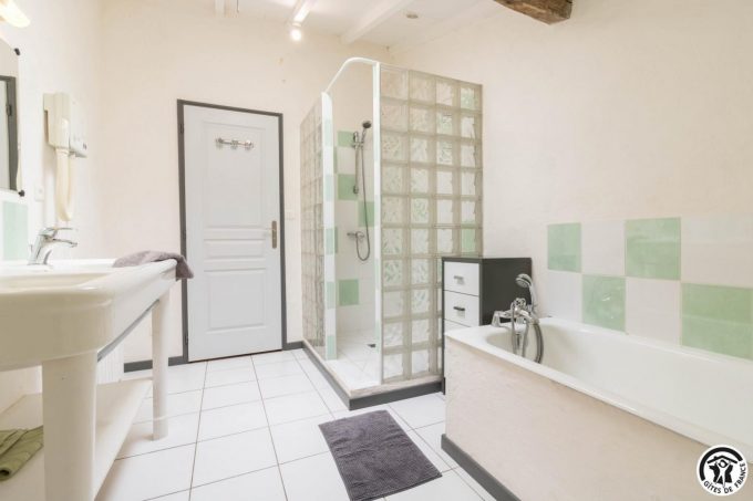 31G100621-6ac0841e9dc44c48824c9601f7ee7c1e