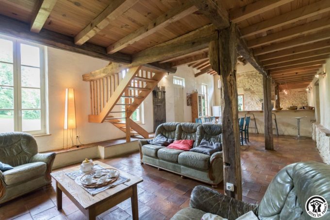 31G100621-7a306d7e81e542838da33bd1fb27565c