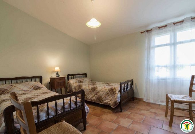 31G100642-2ecb399a34434668915dd2e498ea1b1b