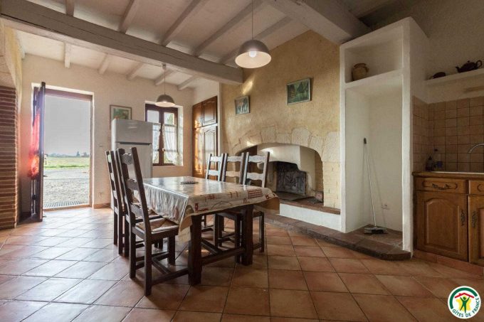 31G100642-3b4b6fc4d0db40a19121bf0ceccceb24