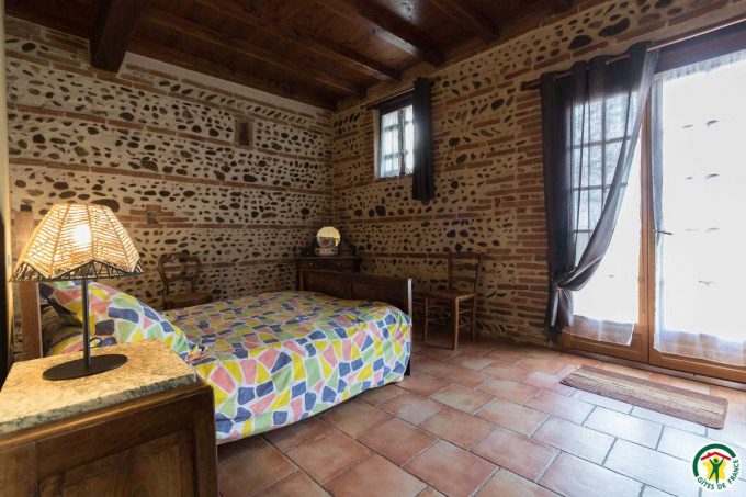 31G100642-43a82157887f4c259340a560978cae0a