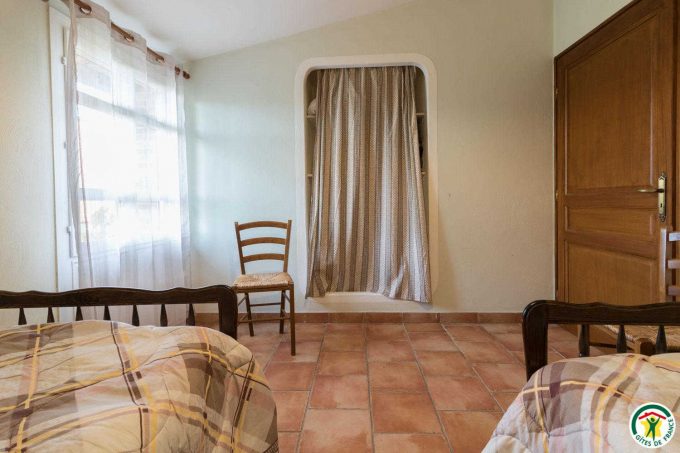 31G100642-54fe21b3007e405182e05dd607d43cf6