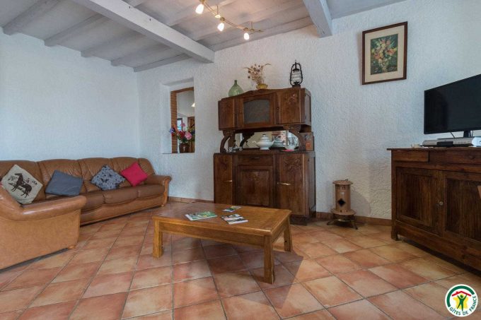 31G100642-752169f73d0c4e66b8728ae9e221fec3