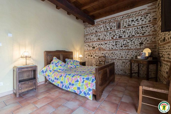 31G100642-87b35a4e5ad540be941098fe9b776299