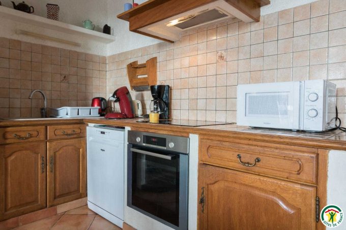 31G100642-9b958bfe4591482981e4e2683a4007a5