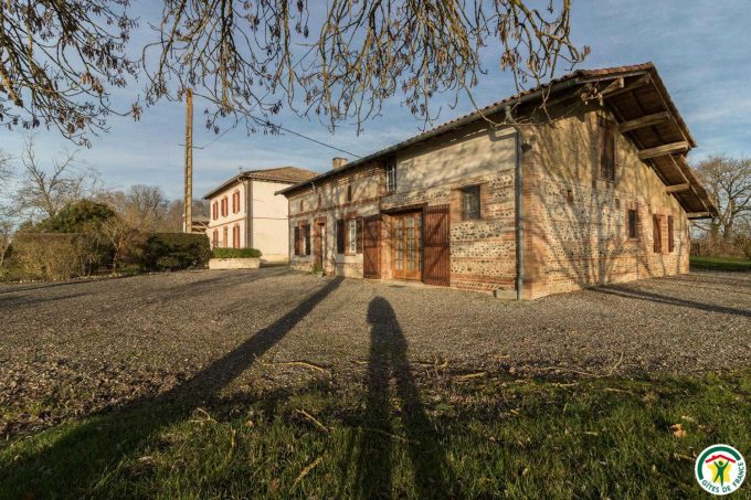 31G100642-a1fd849ae0ab4661a0d902eec35619ad