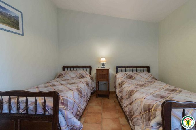 31G100642-b6b8f53187dc40e58e9af505b131e0d0