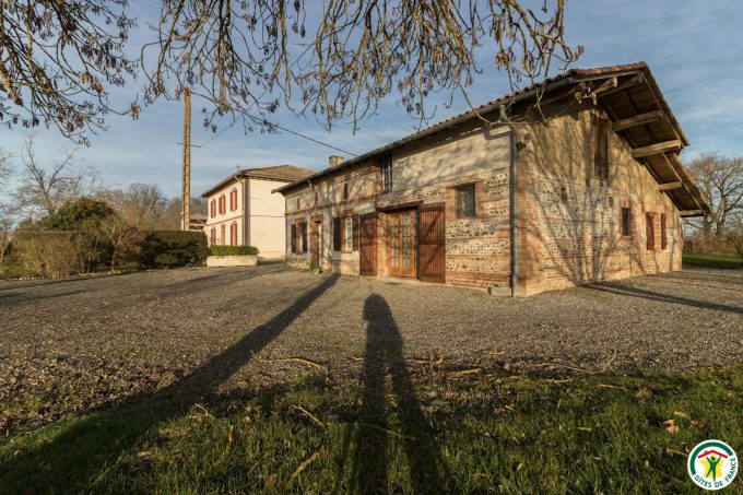 31G100642-d4c25b5271b74e7cb4eea89385b9c39e