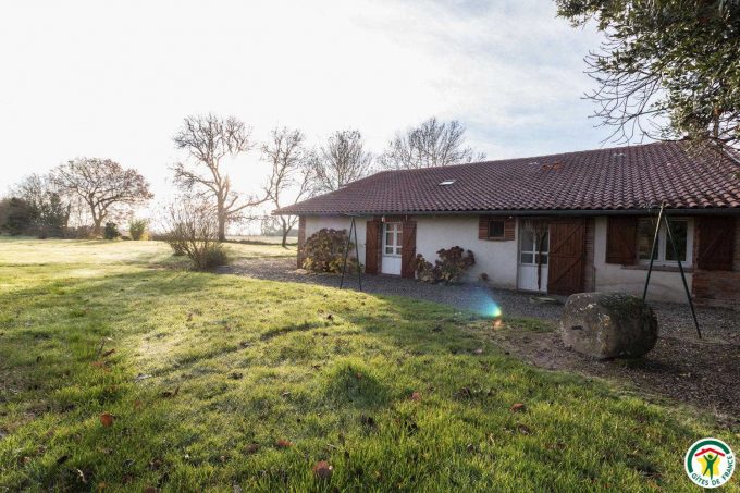 31G100642-d83a9b0acac44bc39f7822716ac30946