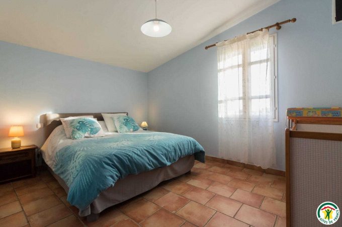 31G100642-e016085651eb4606a43f14b2ce404a9b