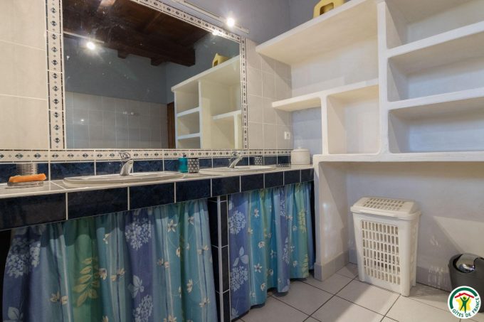 31G100642-ef7c672b9eec486ab6f2d39fe22f7e24