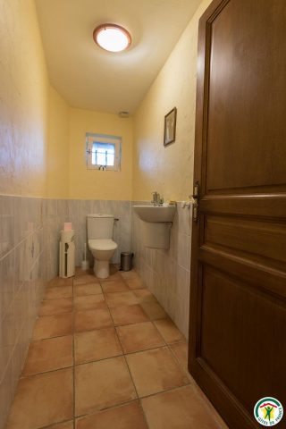 31G100642-f8b28ff749f44daa90b767e68d701951