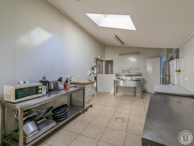 31G100655-3f0015fd9a144b0cb203197dc27c3ae5