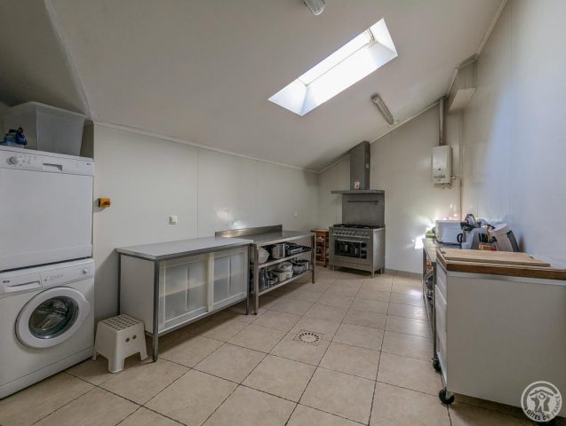 31G100655-a82dee1a8b684a2a862c7280afa9612e