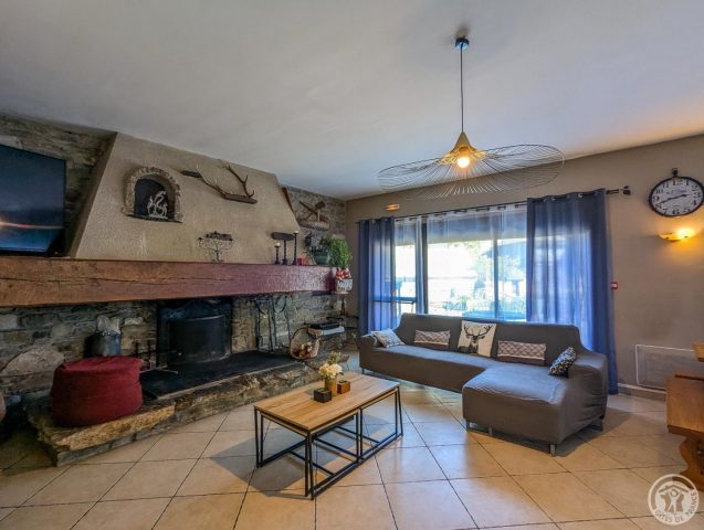 31G100655-d4f16243fb494a33b2153d42d577cdd2