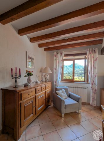 31G100656-2b772574f7b9449999fe27f6267c66b5