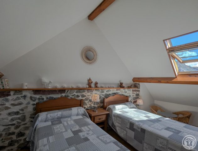 31G100656-8cfc3c69d013422aa8b61338bee66d16