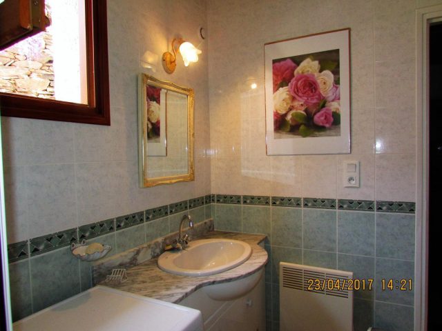 31G100666-1d97635a2d4946e1925263c692a67b9c