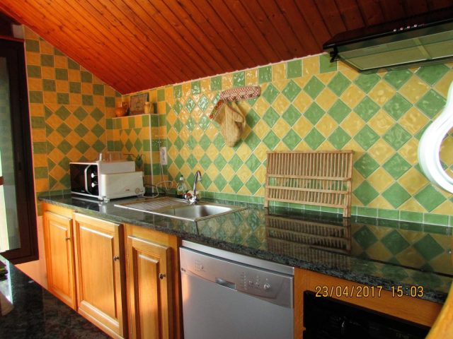 31G100666-c76b389fc7f24550b5fa14d18d9d456b