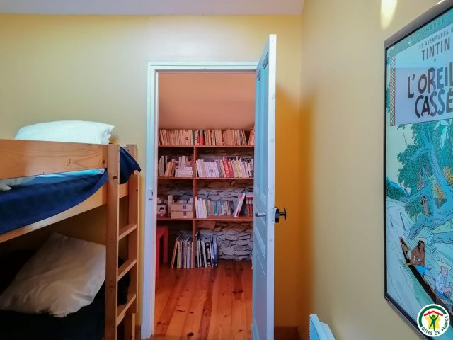 31G100677-7998c9327b8f494ebaee769a9c499928