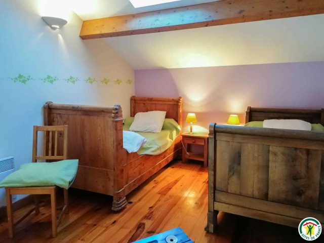 31G100677-a550db14dcbd4a6197d008372c915ae2