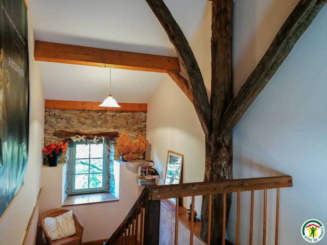 31G100677-d72e19af1e2c45619d582cdb751e7495