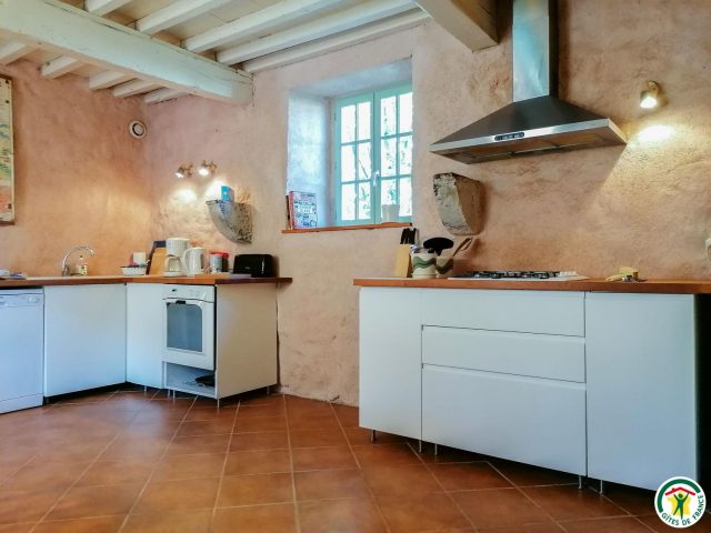 31G100677-d8c2fc2d36a0423293a008ee2a34b119