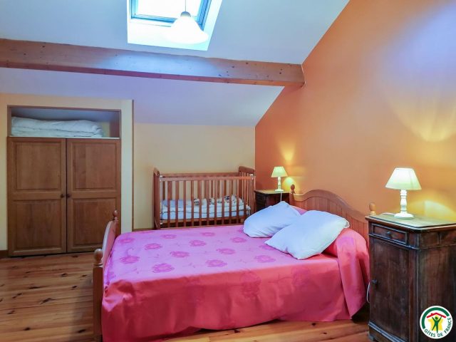 31G100677-dbde1589f0c741689d687fe51a2b20a7