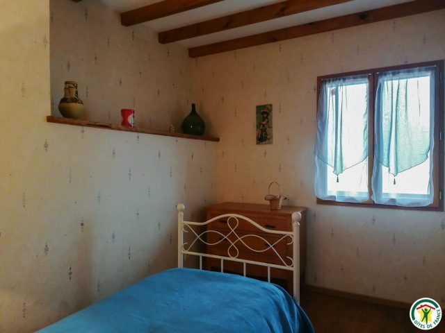 31G100687-6ae566a7cdf943f19415bcd20d062272