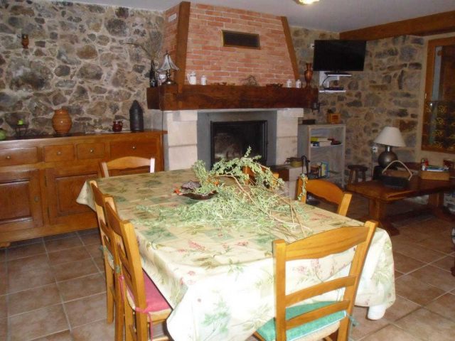 31G100687-a917f9810a1a42899e20d659d3e96e91