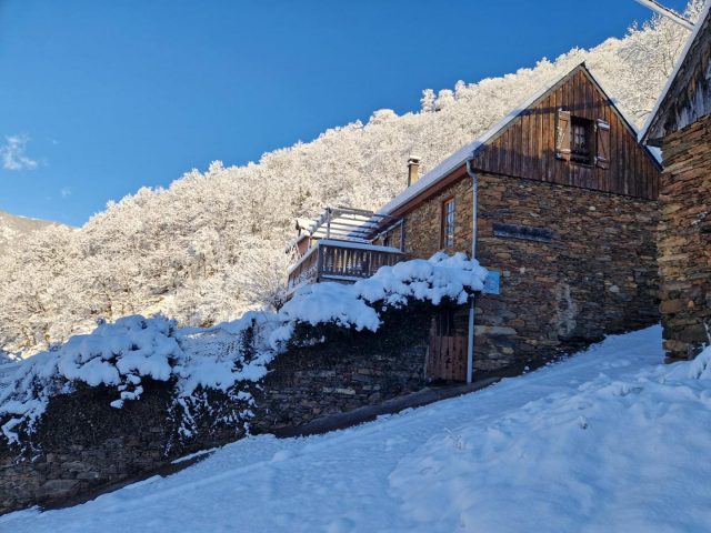 31G100712-1e9f81e718d04cacbd52ed17707d40ff