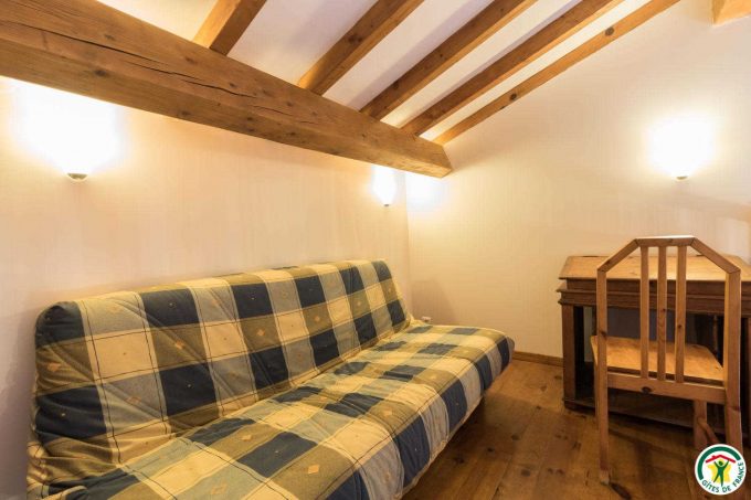 31G100732-0cd2f074fdb8474eaae23c06fd965781