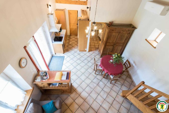 31G100732-17591b9d17724cd39d955776e6b96ede