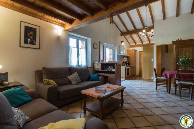 31G100732-1da6683a60a74d2d8570fb867ab63b16