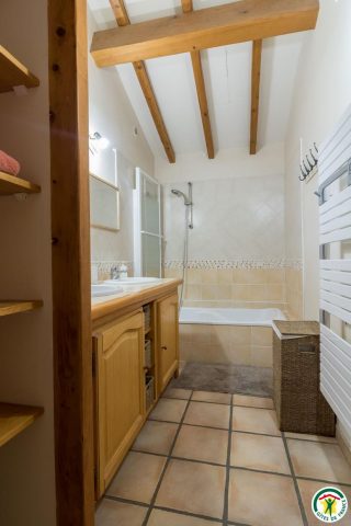 31G100732-23a79307594c4386b73e0d893478969e