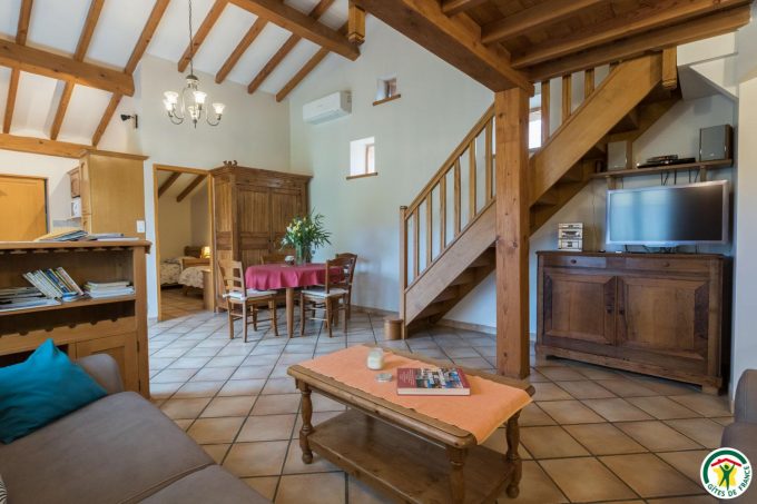 31G100732-5fb32fbe0dcf488fac8ae38c715ac25c