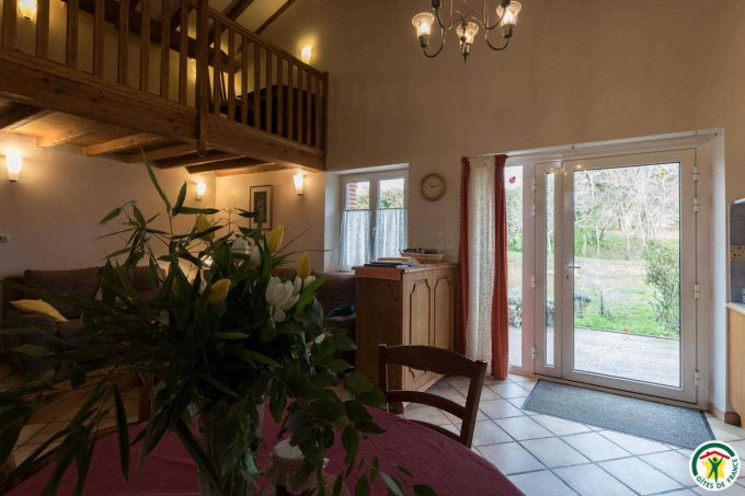 31G100732-a8ffe545ab2a492b837c62f7d1bcfd28