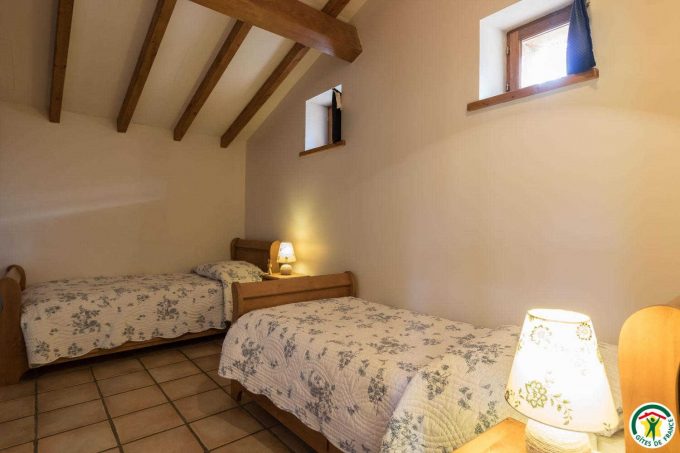 31G100732-a9670c85593449ae90fe0dc770fdcb18