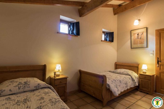 31G100732-bb2b5c7acc4f44fb8d2a2792ee881a13